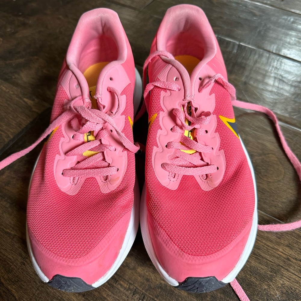 Girls Pink Nike Starrunner shoes Size 5Y